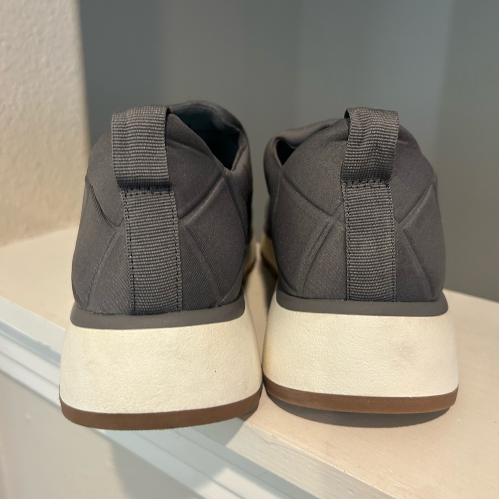 Nordstrom Rack Womens Size 9 Platform Slip-on Quilted Upper Casual Grey Tried On - Picture 4 of 10